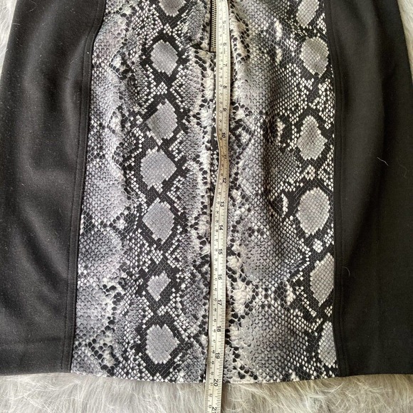 Michael Kors Womens Sz 8 Black Snake Skin Print Pencil Skirt Back Zip Stretch - Picture 9 of 9